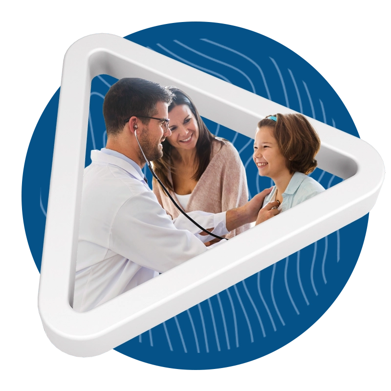Médico de Emermédica revisando a una paciente